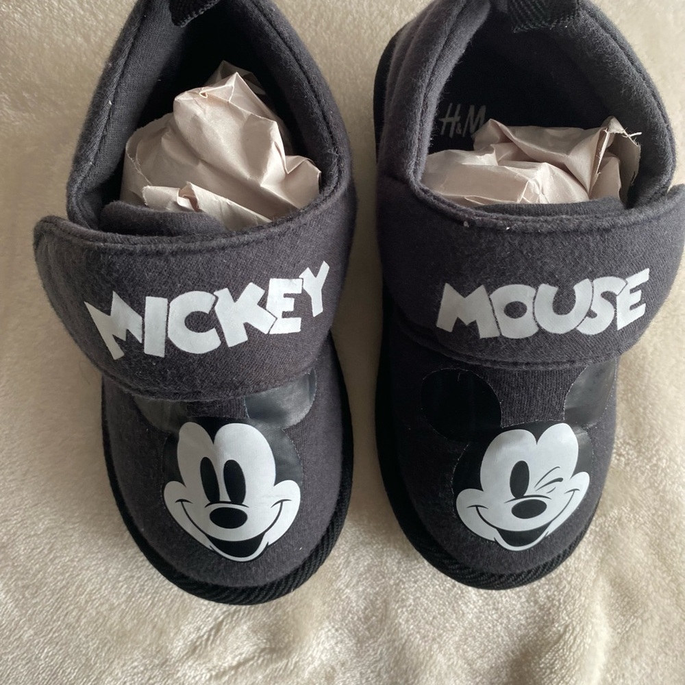 H&M Disney x Mickey Mouse Kids Slippers – Black & White – Size 9.5 EUC